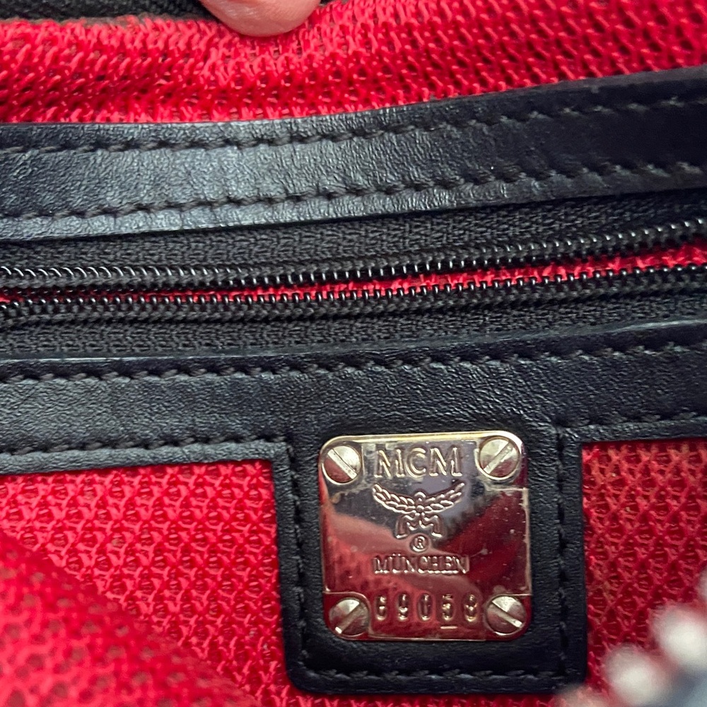 MCM Visetos "Lion 1976 Theme"
Crossbody Bag - Picture 5 of 13
